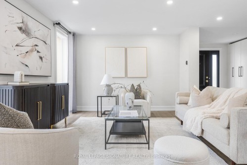 3035 Saracen Court, Mississauga, ON - Indoor Photo Showing Living Room