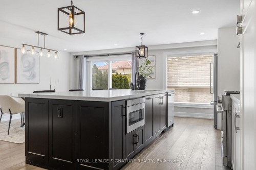 3035 Saracen Court, Mississauga, ON - Indoor Photo Showing Kitchen