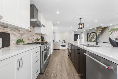 3035 Saracen Court, Mississauga, ON - Indoor Photo Showing Kitchen With Double Sink With Upgraded Kitchen