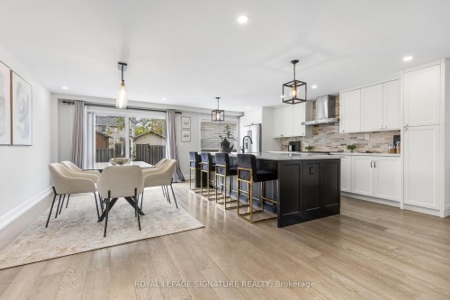 3035 Saracen Court, Mississauga, ON - Indoor Photo Showing Kitchen With Upgraded Kitchen