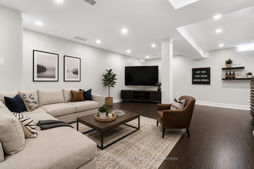 3035 Saracen Court, Mississauga, ON - Indoor Photo Showing Living Room