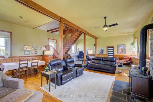 8542 Concession 12 N/A, Mapleton, ON - Indoor Photo Showing Living Room