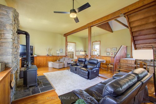 8542 Concession 12 N/A, Mapleton, ON - Indoor Photo Showing Living Room