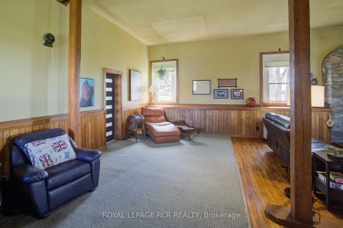 8542 Concession 12 N/A, Mapleton, ON - Indoor Photo Showing Other Room