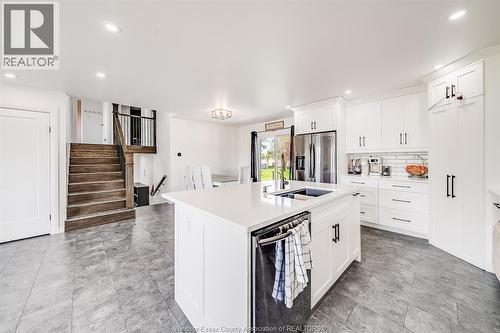 18 Campbell, Merlin, ON - Indoor Photo Showing Kitchen With Upgraded Kitchen