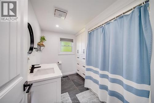 18 Campbell, Merlin, ON - Indoor
