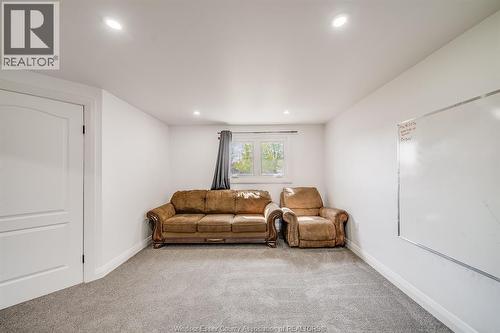18 Campbell, Merlin, ON - Indoor