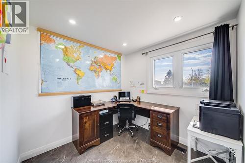 18 Campbell, Merlin, ON - Indoor Photo Showing Office
