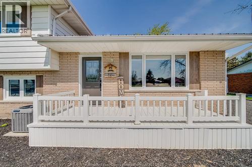 18 Campbell, Merlin, ON - Outdoor