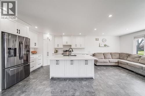 18 Campbell, Merlin, ON - Indoor