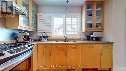 36 Lighthouse Lane E, Collingwood, ON - Indoor Photo Showing Kitchen With Double Sink
