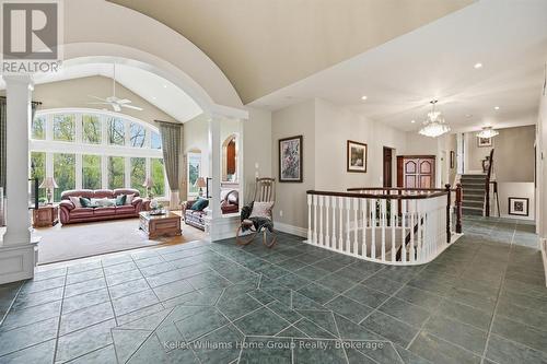 6423 Chelsea Road, Burlington, ON - Indoor