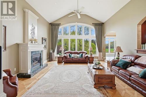 6423 Chelsea Road, Burlington, ON - Indoor Photo Showing Living Room With Fireplace