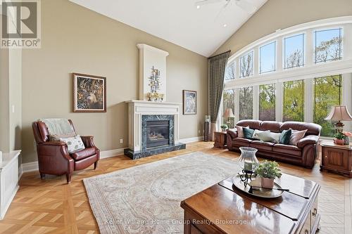 6423 Chelsea Road, Burlington, ON - Indoor Photo Showing Living Room With Fireplace