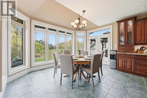6423 Chelsea Road, Burlington, ON - Indoor Photo Showing Dining Room