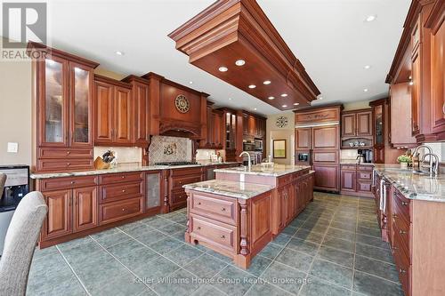 6423 Chelsea Road, Burlington, ON - Indoor Photo Showing Kitchen