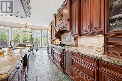 6423 Chelsea Road, Burlington, ON - Indoor Photo Showing Kitchen
