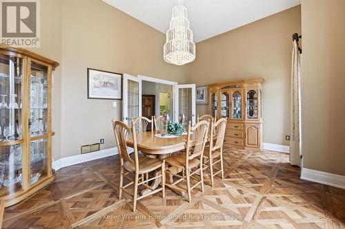 6423 Chelsea Road, Burlington, ON - Indoor Photo Showing Dining Room