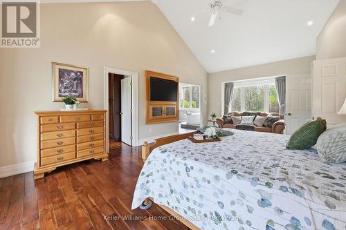 6423 Chelsea Road, Burlington, ON - Indoor Photo Showing Bedroom