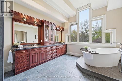 6423 Chelsea Road, Burlington, ON - Indoor Photo Showing Bathroom