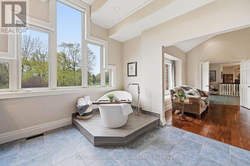 6423 Chelsea Road, Burlington, ON - Indoor
