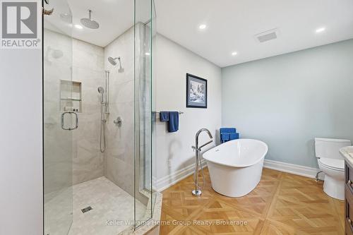 6423 Chelsea Road, Burlington, ON - Indoor Photo Showing Bathroom