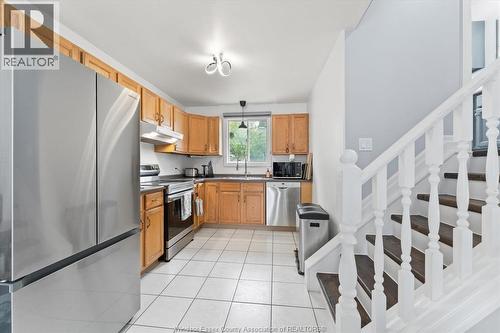1736 Vicky Circle, Windsor, ON - Indoor Photo Showing Kitchen