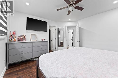 1736 Vicky Circle, Windsor, ON - Indoor Photo Showing Bedroom