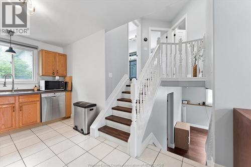 1736 Vicky Circle, Windsor, ON - Indoor Photo Showing Kitchen