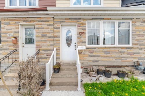 1-2000 Dufferin Street, Toronto, ON 