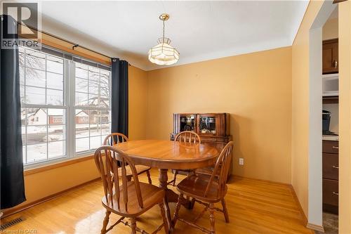 401 Mohawk Road W, Hamilton, ON - Indoor Photo Showing Dining Room