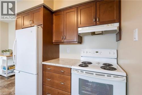 401 Mohawk Road W, Hamilton, ON - Indoor Photo Showing Kitchen