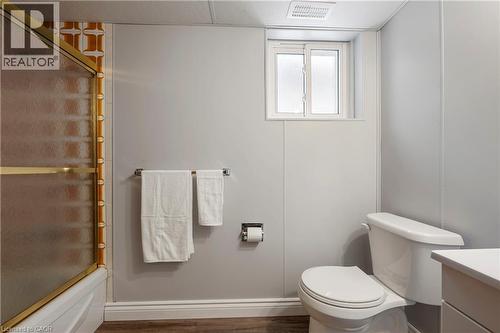 401 Mohawk Road W, Hamilton, ON - Indoor Photo Showing Bathroom