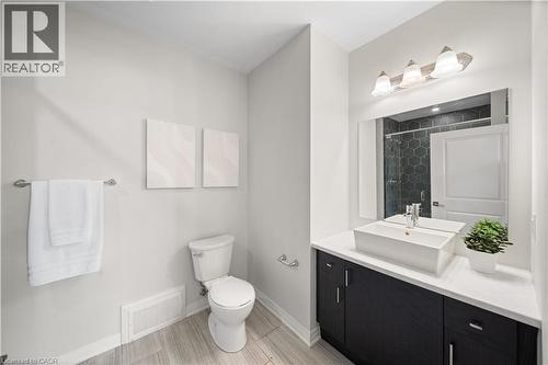 155 Thomas Slee Drive Unit# 2G, Kitchener, ON - Indoor Photo Showing Bathroom