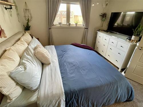 2 Birchwood Drive, Brandon, MB - Indoor Photo Showing Bedroom