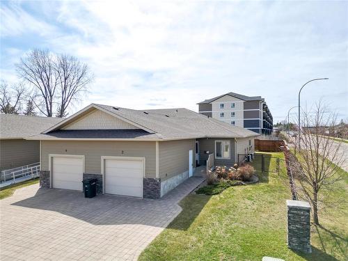 Stree parking available - 2 Birchwood Drive, Brandon, MB - Outdoor