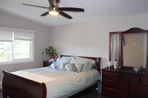 431 Shorepointe Village, Gimli, MB - Indoor Photo Showing Bedroom