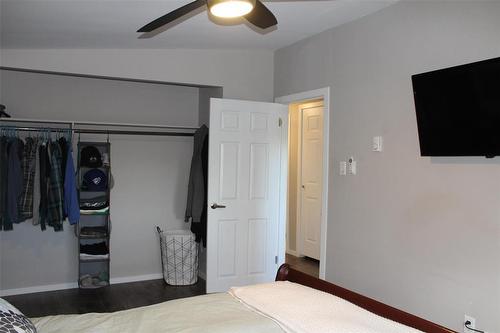 431 Shorepointe Village, Gimli, MB - Indoor Photo Showing Bedroom