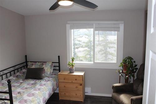 431 Shorepointe Village, Gimli, MB - Indoor Photo Showing Bedroom