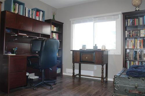 431 Shorepointe Village, Gimli, MB - Indoor Photo Showing Office