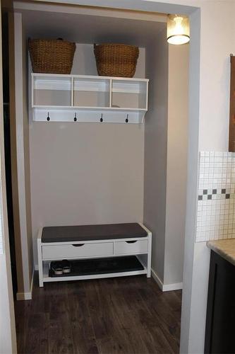 431 Shorepointe Village, Gimli, MB - Indoor Photo Showing Other Room