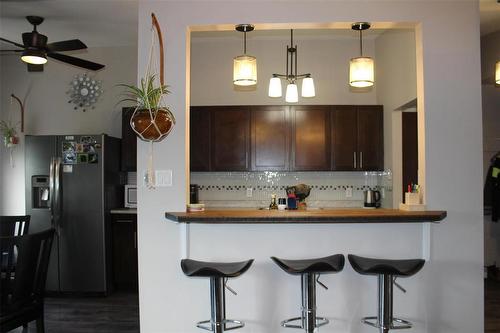 431 Shorepointe Village, Gimli, MB - Indoor Photo Showing Kitchen