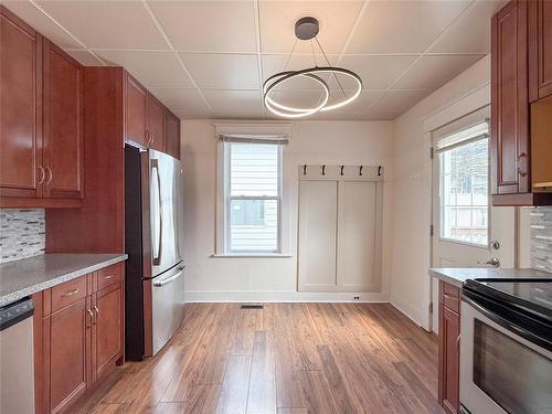 537 3Rd Street, Brandon, MB - Indoor Photo Showing Kitchen