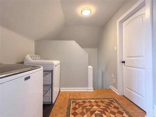 537 3Rd Street, Brandon, MB - Indoor Photo Showing Laundry Room