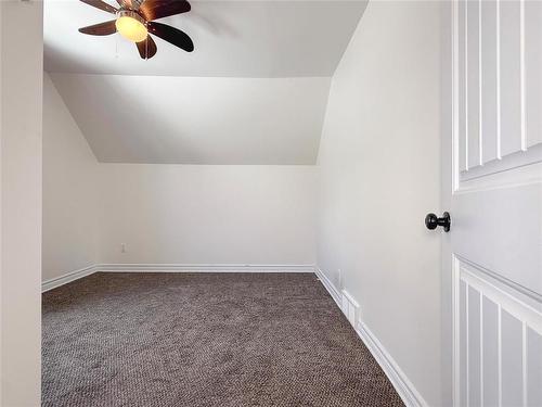537 3Rd Street, Brandon, MB - Indoor Photo Showing Other Room