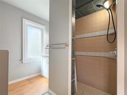 537 3Rd Street, Brandon, MB - Indoor