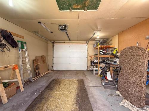 537 3Rd Street, Brandon, MB - Indoor Photo Showing Garage
