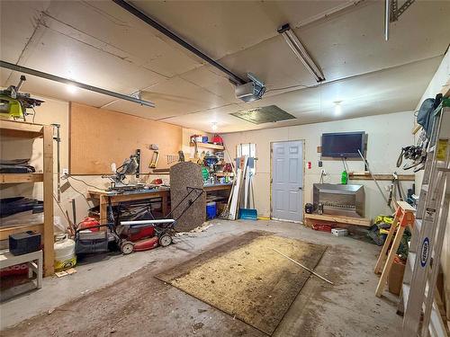 537 3Rd Street, Brandon, MB - Indoor Photo Showing Garage