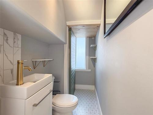 537 3Rd Street, Brandon, MB - Indoor