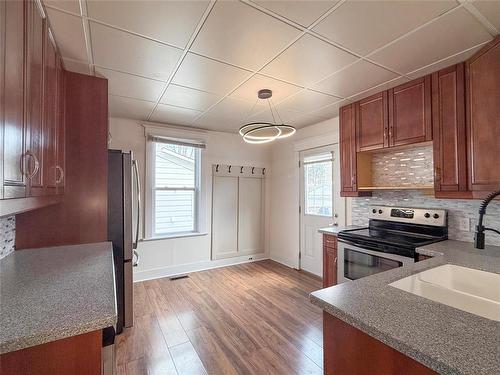 537 3Rd Street, Brandon, MB - Indoor Photo Showing Kitchen With Double Sink